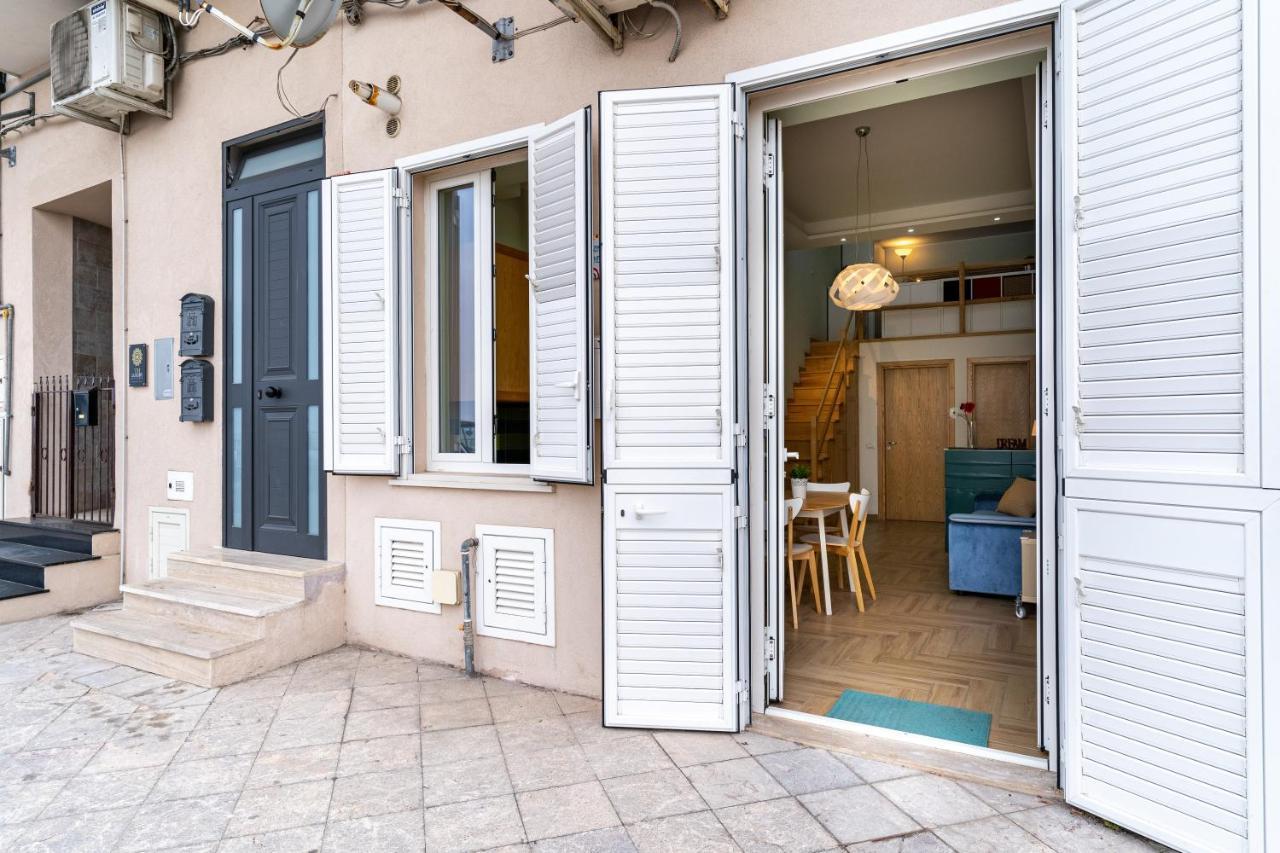 Giardini Naxos Lovely Flat In Front Of The Beach Екстер'єр фото