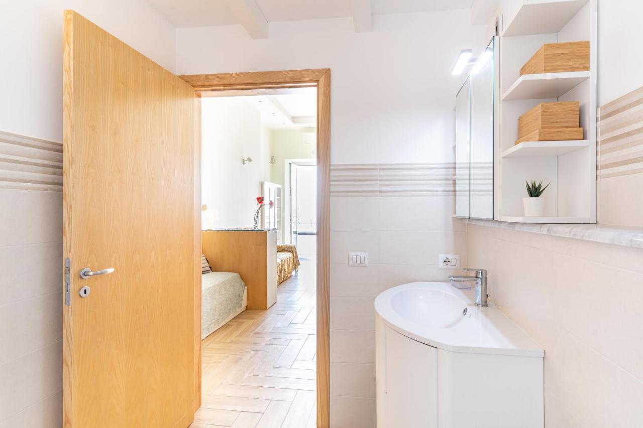 Giardini Naxos Lovely Flat In Front Of The Beach Екстер'єр фото